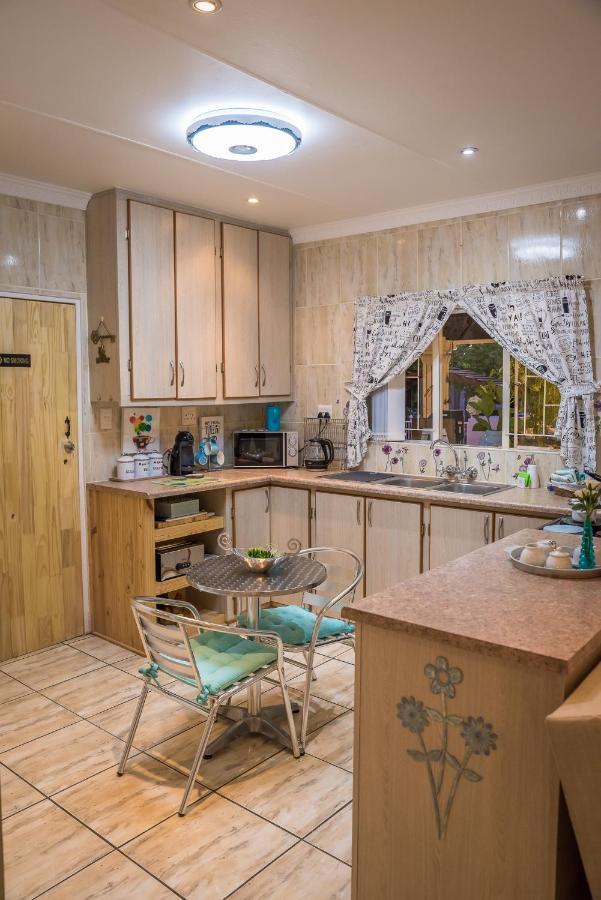 Gabbys Cottage Guesthouse Bloemfontein Dış mekan fotoğraf